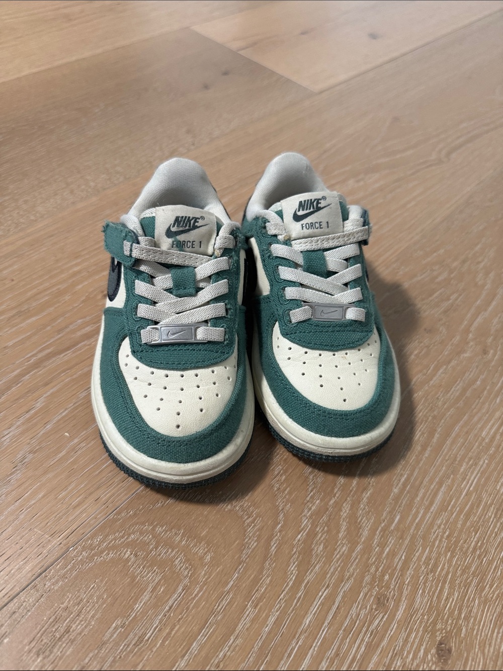 Nike Kids Force 1 Low Top Sneakers - Green & White size 8C